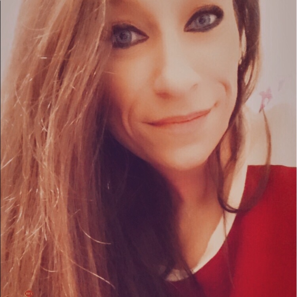 Meet your Posher, Ally Nicole